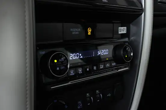 TOYOTA-HILUX SW4-2025