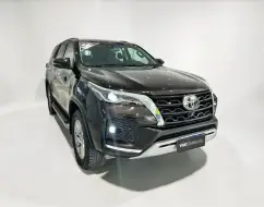 TOYOTA HILUX SW4 2.8 D-4D TURBO DIESEL SRX 4X4 AUTOMÁTICO TOYOTA HILUX SW4 2.8 D-4D TURBO DIESEL SRX 4X4 AUTOMÁTICO