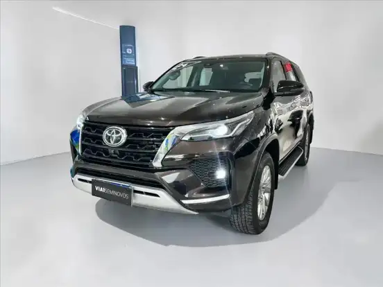 TOYOTA-HILUX SW4-2023