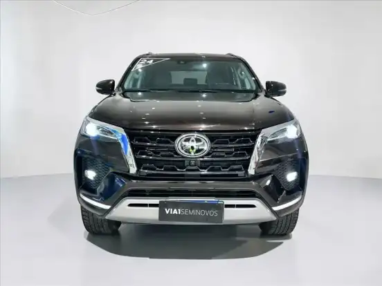 TOYOTA-HILUX SW4-2023