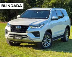 TOYOTA HILUX SW4 2.8 D-4D TURBO DIESEL SRX 7L 4X4 AUTOMÁTICO TOYOTA HILUX SW4 2.8 D-4D TURBO DIESEL SRX 7L 4X4 AUTOMÁTICO