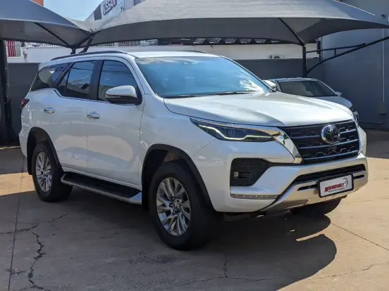 TOYOTA-HILUX SW4-2023