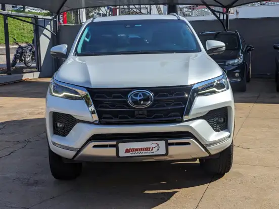 TOYOTA-HILUX SW4-2.8 D-4D TURBO DIESEL SRX 7L 4X4 AUTOMÁTICO TOYOTA-HILUX SW4-2023