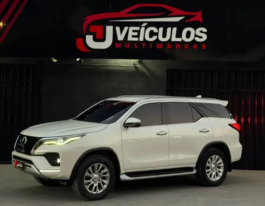 TOYOTA HILUX SW4 2.8 D-4D TURBO DIESEL SRX 7L 4X4 AUTOMÁTICO