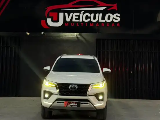 TOYOTA-HILUX SW4-2.8 D-4D TURBO DIESEL SRX 7L 4X4 AUTOMÁTICO TOYOTA-HILUX SW4-2021