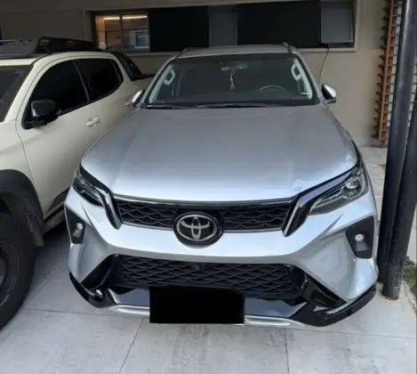 TOYOTA HILUX SW4 2.8 D-4D TURBO DIESEL SRX PLATINUM 4X4 AUTOMÁTICO
