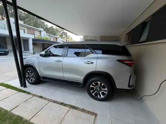 TOYOTA-HILUX SW4-2024
