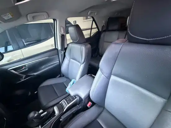 TOYOTA-HILUX SW4-2024