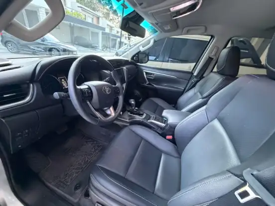 TOYOTA-HILUX SW4-2024