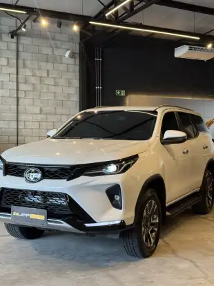 TOYOTA-HILUX SW4-2025