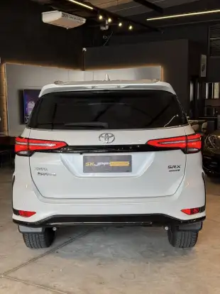 TOYOTA-HILUX SW4-2025