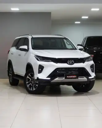 TOYOTA-HILUX SW4-2024