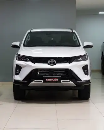 TOYOTA-HILUX SW4-2024