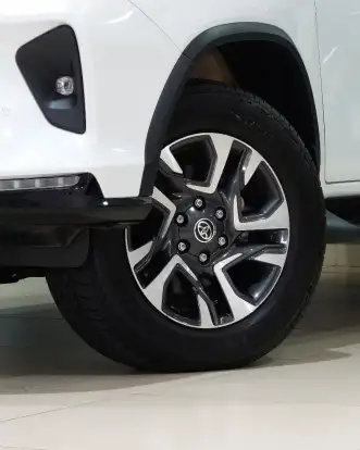 TOYOTA-HILUX SW4-2024