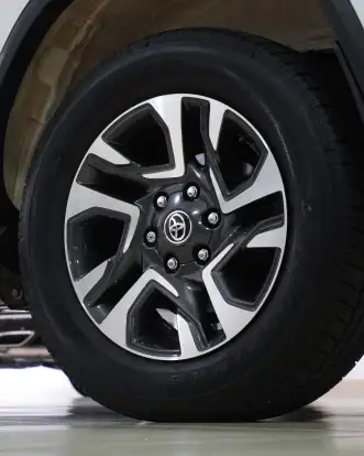 TOYOTA-HILUX SW4-2024