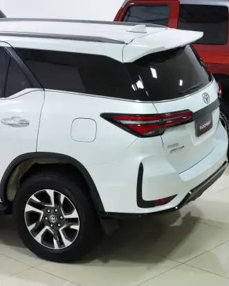 TOYOTA-HILUX SW4-2024