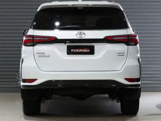 TOYOTA-HILUX SW4-2.8 D-4D TURBO DIESEL SRX PLATINUM 7L 4X4 AUTOMÁTICO TOYOTA-HILUX SW4-2024