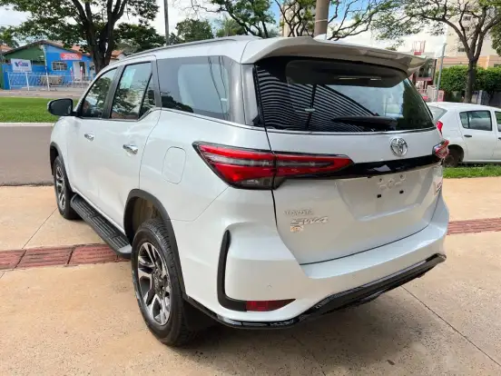 TOYOTA-HILUX SW4-2026