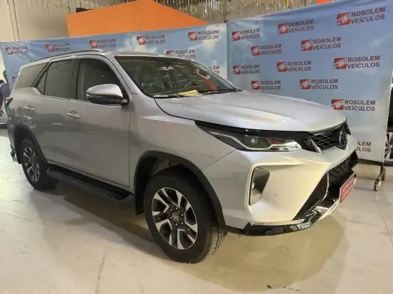 TOYOTA-HILUX SW4-2025