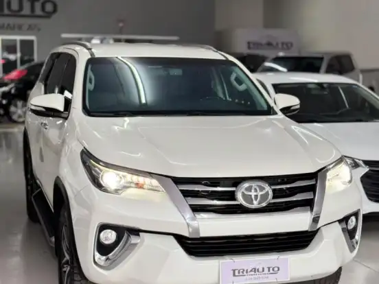TOYOTA-HILUX SW4-2.8 SRX 4X4 16V TURBO INTERCOOLER DIESEL 4P AUTOMÁTICO TOYOTA-HILUX SW4-2017