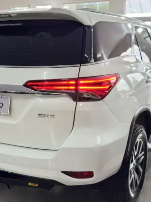TOYOTA-HILUX SW4-2017