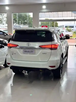 TOYOTA-HILUX SW4-2017