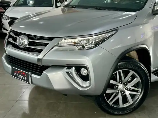 TOYOTA-HILUX SW4-2.8 SRX 4X4 7 LUGARES 16V TURBO INTERCOOLER DIESEL 4P AUTOMÁTICO TOYOTA-HILUX SW4-2016
