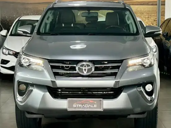 TOYOTA-HILUX SW4-2.8 SRX 4X4 7 LUGARES 16V TURBO INTERCOOLER DIESEL 4P AUTOMÁTICO TOYOTA-HILUX SW4-2016