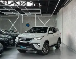 TOYOTA HILUX SW4 2.8 SRX 4X4 7 LUGARES 16V TURBO INTERCOOLER DIESEL 4P AUTOMÁTICO TOYOTA HILUX SW4 2.8 SRX 4X4 7 LUGARES 16V TURBO INTERCOOLER DIESEL 4P AUTOMÁTICO