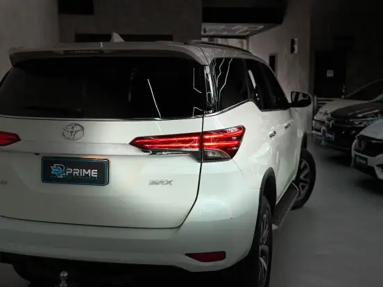 TOYOTA-HILUX SW4-2.8 SRX 4X4 7 LUGARES 16V TURBO INTERCOOLER DIESEL 4P AUTOMÁTICO TOYOTA-HILUX SW4-2018