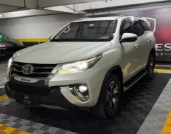 TOYOTA HILUX SW4 2.8 SRX DIAMOND 4X4 7 LUGARES 16V TURBO INTERCOOLER DIESEL 4P AUTOMÁTICO TOYOTA HILUX SW4 2.8 SRX DIAMOND 4X4 7 LUGARES 16V TURBO INTERCOOLER DIESEL 4P AUTOMÁTICO