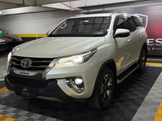 TOYOTA-HILUX SW4-2.8 SRX DIAMOND 4X4 7 LUGARES 16V TURBO INTERCOOLER DIESEL 4P AUTOMÁTICO TOYOTA-HILUX SW4-2018