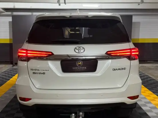 TOYOTA-HILUX SW4-2.8 SRX DIAMOND 4X4 7 LUGARES 16V TURBO INTERCOOLER DIESEL 4P AUTOMÁTICO TOYOTA-HILUX SW4-2018