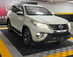 TOYOTA HILUX SW4 2.8 SRX DIAMOND 4X4 7 LUGARES 16V TURBO INTERCOOLER DIESEL 4P AUTOMÁTICO TOYOTA HILUX SW4 2.8 SRX DIAMOND 4X4 7 LUGARES 16V TURBO INTERCOOLER DIESEL 4P AUTOMÁTICO