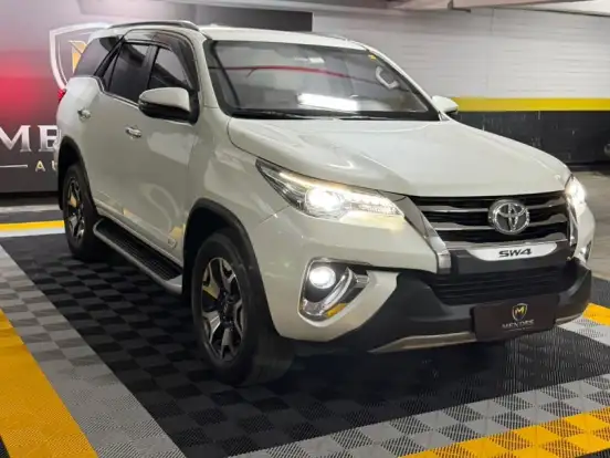 TOYOTA-HILUX SW4-2.8 SRX DIAMOND 4X4 7 LUGARES 16V TURBO INTERCOOLER DIESEL 4P AUTOMÁTICO TOYOTA-HILUX SW4-2018