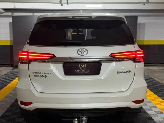 TOYOTA-HILUX SW4-2.8 SRX DIAMOND 4X4 7 LUGARES 16V TURBO INTERCOOLER DIESEL 4P AUTOMÁTICO TOYOTA-HILUX SW4-2018