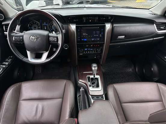 TOYOTA-HILUX SW4-2019
