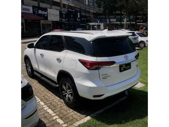 TOYOTA-HILUX SW4-2019
