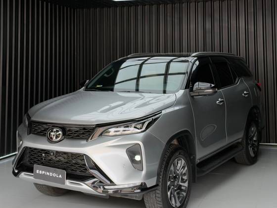 TOYOTA HILUX SW4 2.8 D-4D TURBO DIESEL DIAMOND 7L 4X4 AUTOMÁTICO
