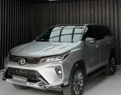 TOYOTA HILUX SW4 2.8 D-4D TURBO DIESEL DIAMOND 7L 4X4 AUTOMÁTICO TOYOTA HILUX SW4 2.8 D-4D TURBO DIESEL DIAMOND 7L 4X4 AUTOMÁTICO