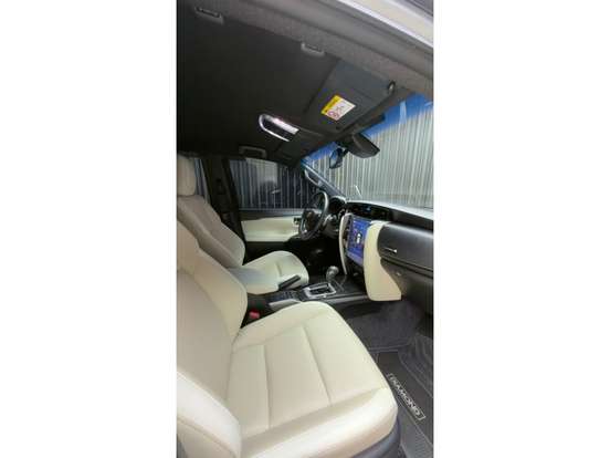 TOYOTA-HILUX SW4-2.8 D-4D TURBO DIESEL DIAMOND 7L 4X4 AUTOMÁTICO TOYOTA-HILUX SW4-2022