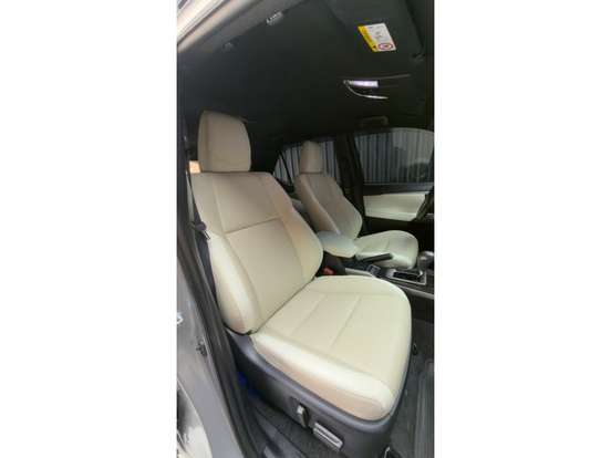 TOYOTA-HILUX SW4-2022