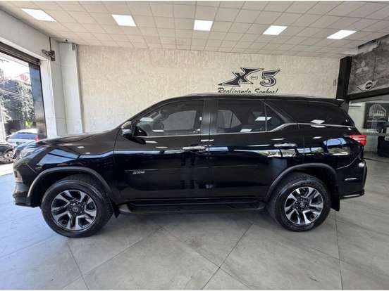 TOYOTA-HILUX SW4-2.8 D-4D TURBO DIESEL DIAMOND 7L 4X4 AUTOMÁTICO TOYOTA-HILUX SW4-2022
