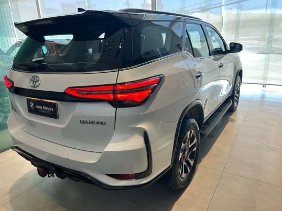 TOYOTA-HILUX SW4-2024