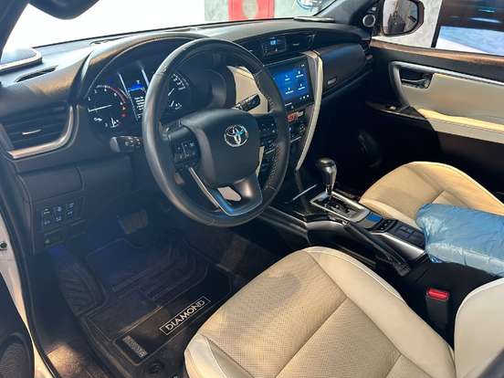 TOYOTA-HILUX SW4-2024
