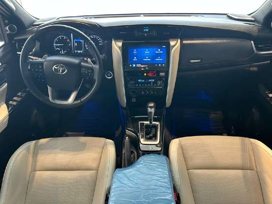 TOYOTA-HILUX SW4-2024