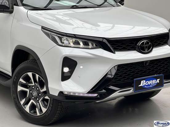TOYOTA-HILUX SW4-2025