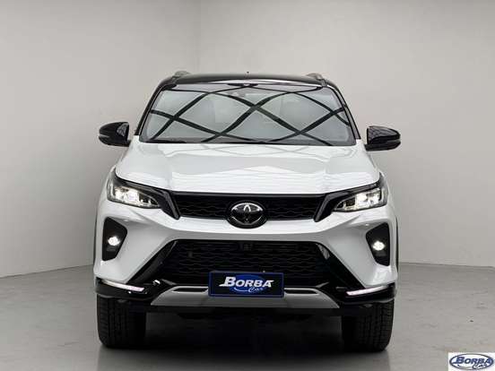 TOYOTA-HILUX SW4-2025