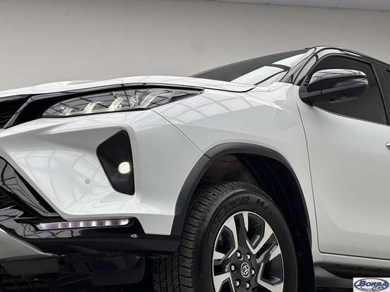 TOYOTA-HILUX SW4-2025