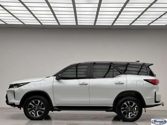 TOYOTA-HILUX SW4-2.8 D-4D TURBO DIESEL DIAMOND 7L 4X4 AUTOMÁTICO TOYOTA-HILUX SW4-2025